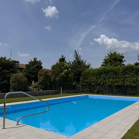 The King - With Pool