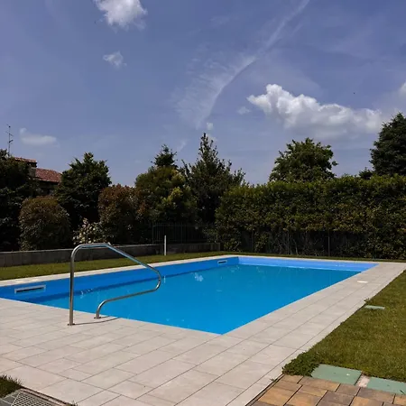 The King - With Pool