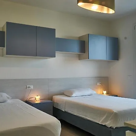 The King - With Pool Apartment *