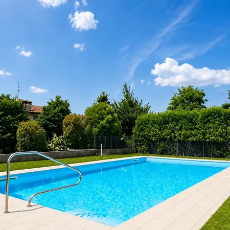 The King - With Pool Apartamento